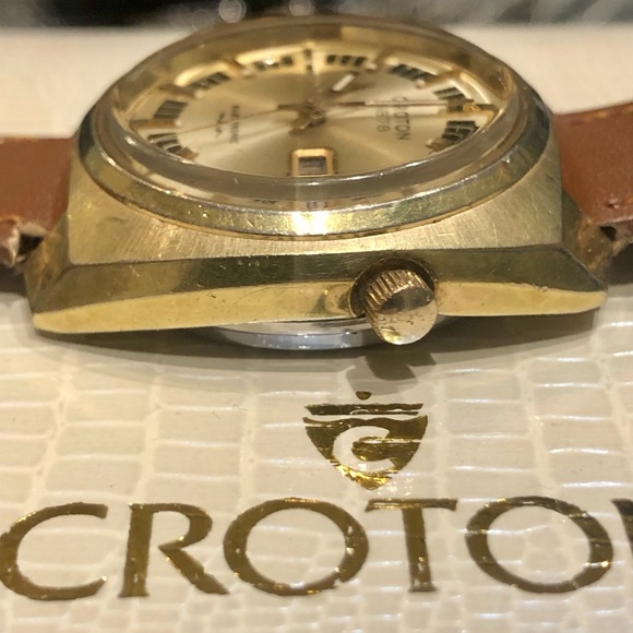 Croton Electronic Day Date Automatic Watch - Picture 5 of 5